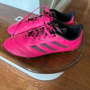 Girls size 5.5 Adidas soccer cleats